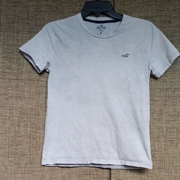 Hollister Light Gray Short Sleeve Tee - Picture 1 of 4